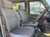 運転席周辺画像です。シート切れ・破れもなくシートの状態は良好です♪