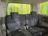 3列目シートはもちろん状態良好☆大人でもゆったりと座って頂けますので、大人数でのお出かけもラクラクです♪ご家族で、気の知れた仲間で、ドライブに行くのが楽しみですね♪