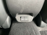 後席にも充電用USBポートあります。