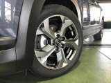 こちらはスタイリッシュな純正アルミホイールを装着しております☆