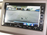 バックをするとき自動でリアの様子が映る『リアカメラ』付き!ナビ画面で確認しながらバックができますから安心ですね。でも、目視も大切ですよ!安全第一でお願いします!