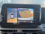 車を真上から見下ろしているかのように周囲の状況を把握して安心して駐車が行えるアラウンドビューモニターが付いています