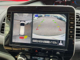 上から丸見えアラウンドビュー!車を真上から見下ろした様な映像を映し出すアラウンドビューモニター。これで車庫入れもラクラク。