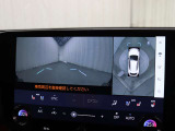 上から車両を見下ろしたような映像をナビゲーション画面に表示する「パノラミックビューモニター(床下透過表示機能付き)も搭載しています。