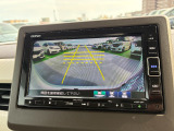 バック駐車が苦手な方や、初めてのお車で不安な方でも後方をナビ画面に映してくれるので、ラクラク停められます。