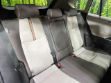 後部座席も気になるようなキズ・汚れやへたり等、大きなダメージはなく、良好な状態です。