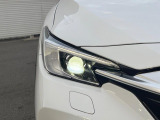 【LEDヘッドライト】悪天候や夜間走行時も良好な視界を確保し安心して運転できる高輝度LEDヘッドライトを装備!点灯速度が早く、消費電力も抑えられています。