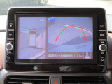 アラウンドビューモニターも装備しております。ご覧のように車体を真上か見たような映像なので、車庫入れの苦手なお客様ももうご心配いりません。