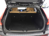 ラゲッジスペースはほぼスクエアに近い形状で、リアサスペンションの張り出しもありません。かさばる荷物でも気にせずに積み込めて、クラス最大級の積載能力を無駄にすることなく有効に活用できる空間です。