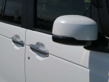 ドアハンドルはメッキでスタイリッシュですね!サイドミラーもしっかり見えてすごく便利です。