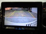 バックカメラの画像です。ガイドラインがスムースな車庫入れをサポートいたします。車庫入れの安心感がアップしますね。