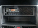 純正AM/FMラジオ(スピーカー一体型)。お仕事中でも音楽を楽しめます。