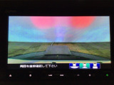 【バックカメラ】運転が苦手な方も車庫入れラクラクです!ギアをリバースに入れれば自動的に切り換わりますので、面倒な操作は不要です♪狭い駐車場もお車を傷つけず安心ですね!