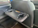 左後席シートバックテーブル付いてます♪