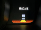 パーキングセンサーシステムは走行中に障害物が迫ると音と表示でお知らせ、低速走行時時の安心感を高めます