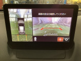 狭い場所での駐車やすれ違いなどでより的確な運転操作に役立つ360&deg;ビューモニターが装備されています。