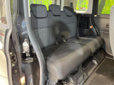 後部座席も気になるようなキズ・汚れやへたり等、大きなダメージはなく、良好な状態です。