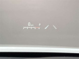 ヘッドアップディスプレイ(HUD)搭載。運転中、前方から視線を落外す必要がなく、安全に運転ができる機能です。