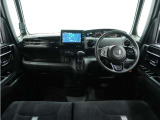 ◆視界広々で非常に運転しやすくロングドライブでも疲れを感じさせないすっきりとまとまったインパネ周りです。