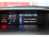 インパネ上部には燃費計や油温計・水温計、アイサイトの作動・警報などを映し出すMFD(マルチファンクションディスプレイ)