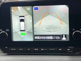 【アラウンドビューモニター】車を上から見下ろしているかのような映像で周囲の状況がひと目で確認、狭い駐車場に駐車するときも安心です♪