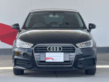 Audiの象徴であるシングルフレームグリルをよりワイドで低くシャープなデザインとすることでワイド&ローのフォルムを協調しています。