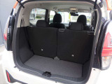 リヤシートは5:5の分割可倒式を採用しておりますので、乗車人数やお荷物の量に合わせてシートアレンジが可能です。