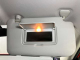 【運転席サンバイザー】鏡が付いているのでメイク直しなどにも便利★