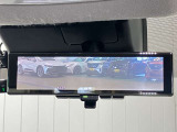 【インテリジェント ルームミラー】車両後方のカメラ映像をミラー面に映し出すので、車内の状況や、天候などに影響されずいつでもクリアな後方視界が得られます!