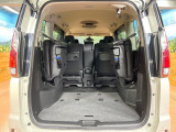 後席を格納すると、これだけの広さが!シーンに合わせたシートアレンジで、大きな荷物も積むことが出来ます♪