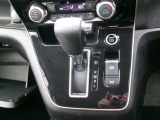 電動パーキングブレーキ装備!また、オートブレーキホールド機能もありますので、停車時ブレーキペダルから足を離してもブレーキ力を保持しているので動き出しません。(アクセルペダルを踏むと解除され発進します)