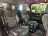 後部座席も気になるようなキズ・汚れやへたり等、大きなダメージはなく、良好な状態です。