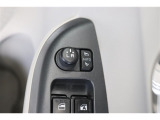 鍵の施錠開錠に合わせてドアミラーが開閉するオート格納機能付きのドアミラー。少し離れた場所からでも見た目で鍵の閉め忘れの確認が出来る便利な機能です。