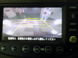 バックカメラの画像です。ガイドラインがスムースな車庫入れをサポートいたします。車庫入れの安心感がアップしますね。