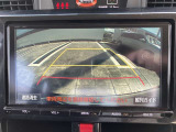 【バックモニター】バックカメラが装着されています。車庫入れが苦手な方もこれがあれば安心ですね