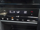 オートエアコン装備。室温調整も楽々!操作パネルやスイッチも上質で操作性も良好です。