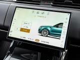 あらゆる路面に対応するテレインレスポンス!ランドローバーの高い技術でオンロードからオフロードまで道を選ばず走行可能。電子制御エアサスペンションはスムーズな車高調整により快適な乗り降りをサポートします。