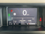マルチインフォメーションディスプレイです。燃費や走行距離が分かり、半ドアなど車に異常がある際に警告してくれます。