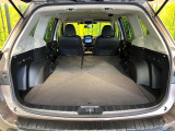 ラゲッジルームは、大容量のスペースを確保。普段のお買い物からレジャーまで、幅広く活躍してくれます!また、リアシートを倒すことでバリエーション豊かにお使いいただけます。