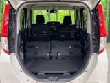 普段のお買い物や通勤、送迎等に十分な荷室スペースを確保しております。セカンドシートを倒すと、大きな荷物の積載も可能です♪