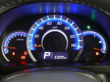 各操作スイッチは使いやすい位置に配置され、とっても見やすいメーターです。夜間時はラグジュアリーな気分にさせてくれる照明が魅力ですので、夜のドライブも楽しみになりますよ♪