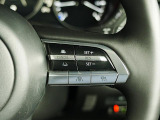 前走車両の速度に合せて、自車の速度を調整できる「MRCC(マツダレーダークルーズコントロール)」を装備しています。