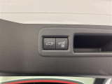 【パワーバックドア】荷物を抱えた状態でもリアゲートの開閉が可能です!お買い物時やアウトドアの際に役立ちますね。