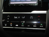 操作部に静電式タッチパネルを採用したフルオート・エアコンディショナー。Honda インターナビ同様、スマートフォン感覚の直感操作を実現しています。