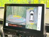 【パノラミックビューモニター】専用のカメラにより、上から見下ろしたような視点で360度クルマの周囲を確認することができます☆死角部分も確認しやすく、狭い場所での切り返しや駐車もスムーズに行えます。