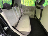 後部座席も気になるようなキズ・汚れやへたり等、大きなダメージはなく、良好な状態です。
