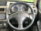 【純正革巻きステアリング】上質な革を使用することで、手にしっかり馴染みとても運転しやすいハンドルです♪
