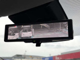 インテリジェントルームミラー:後席乗員ヘッドレスト荷物が写り込み見にくくなりがちな後方視界/後方カメラ映像をミラー面に映します 車内状況や天候に左右されず夜間カメラ感度UPさせクリアな後方視界が得られます