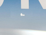 ●ヘッドアップディスプレイ:現在の速度や走行情報をデジタル表示で運転席前方のガラスに投影!運転中、視線をずらさず必要な情報を確認できるのでとっても便利で安心!