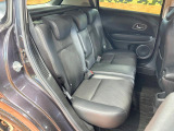 後部座席も気になるようなキズ・汚れやへたり等、大きなダメージはなく、良好な状態です。